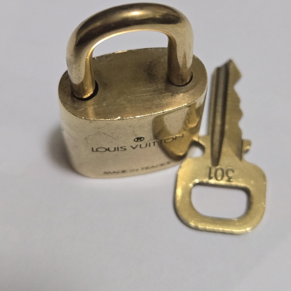 Louis vuitton Lock and key 300's Series - Picture 3 of 16